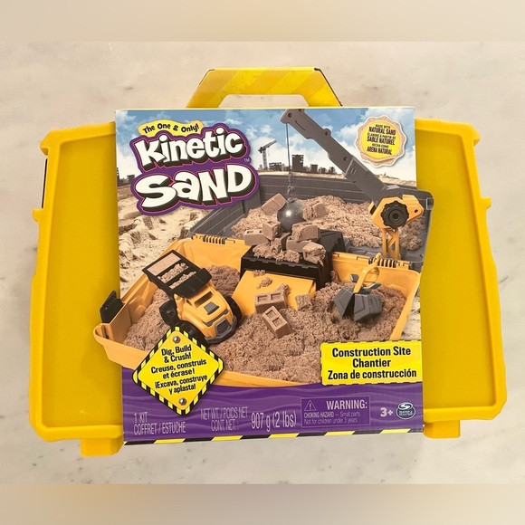 NWT Kinetic Sand Construction Site Folding Sandbox with Toy Truck - Picture 2 of 12